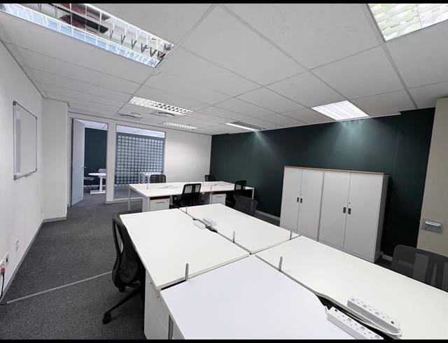 62M² SERVICED OFFICE TO LET IN FOURWAYS